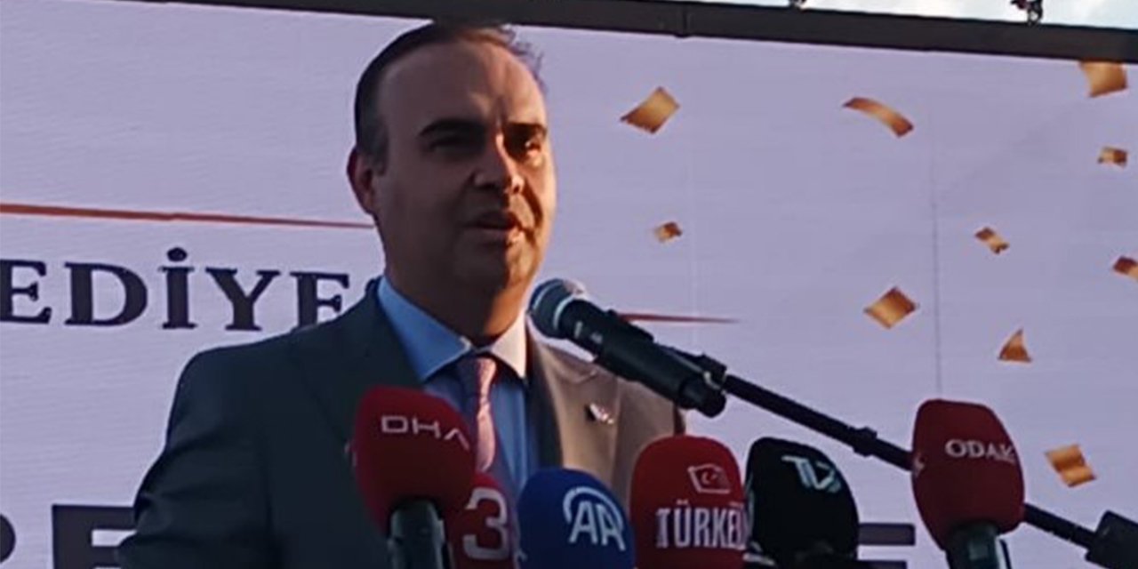 Bakan Kacır: "Herkes kendine yakışanı yapar. Birilerinin neler yaptıklarını biliyorsunuz, takip ediyorsunuz"