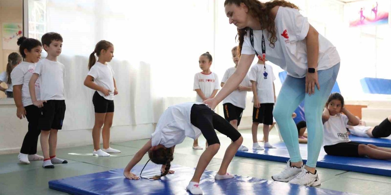 Efeler’de minikler jimnastikle güçleniyor