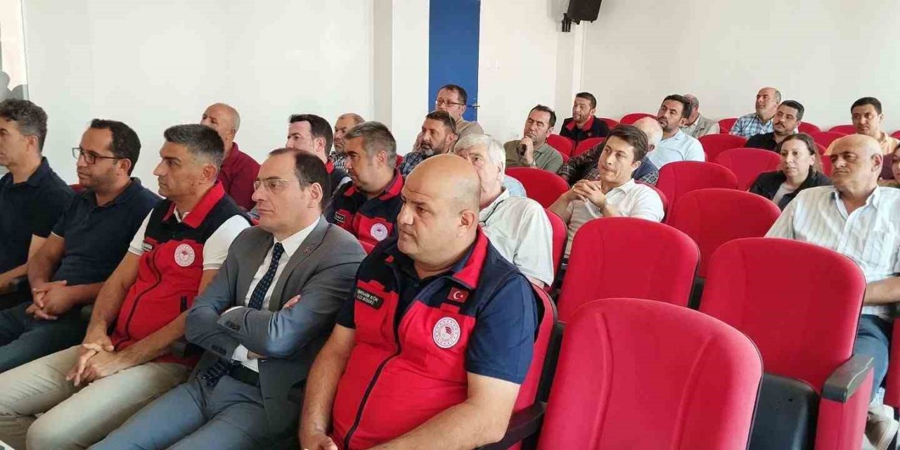 İki kamyonun çarpıştığı kazada 4 kişi yaralandı