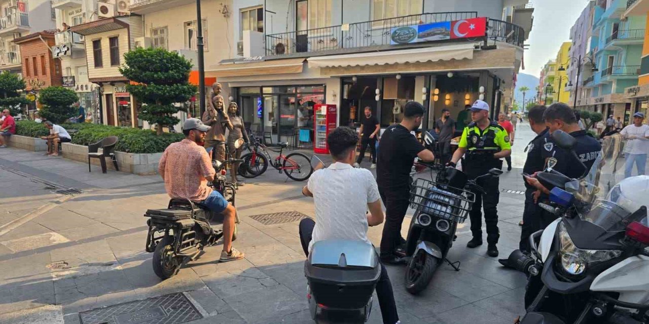 Marmaris Çarşısı’nda motosikletlere ortak denedim