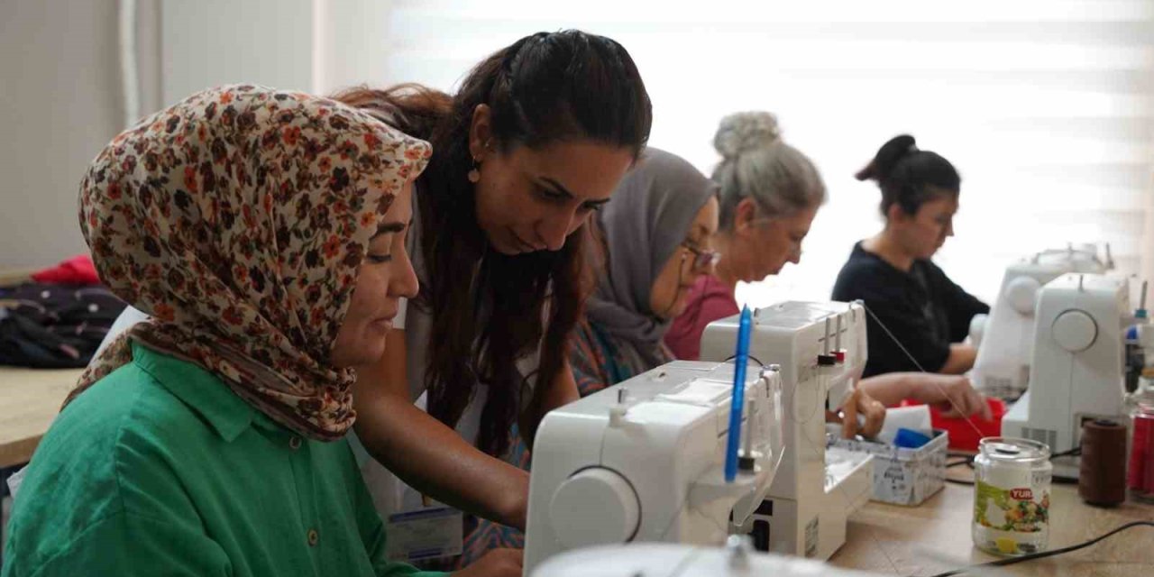 Yunusemre’de kadınlar dikiş kurslarıyla üretime katılıyor