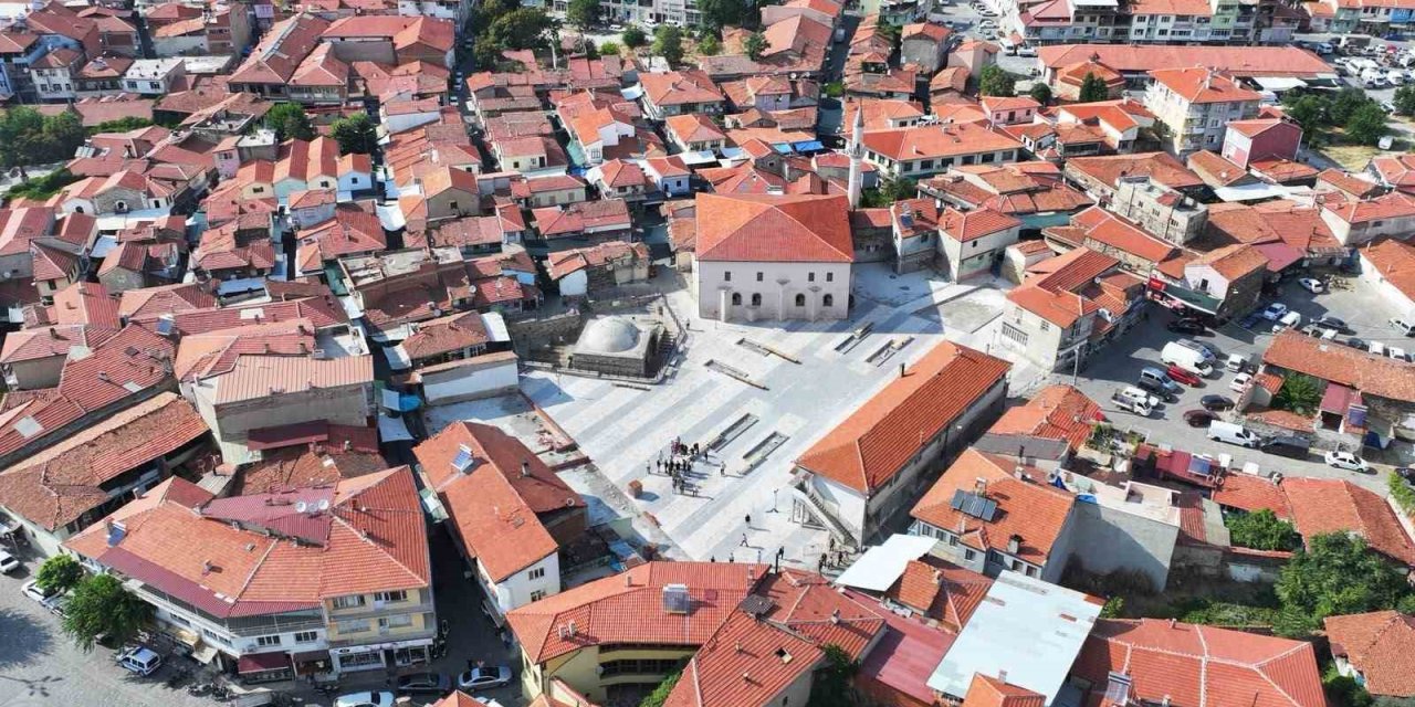 Kula’nın tarihi merkezine yeni meydan
