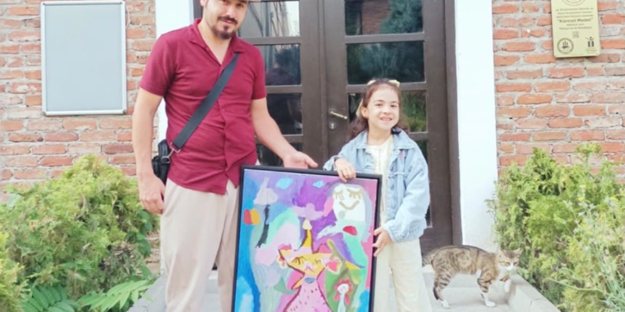 Eskişehir’deki Frig Sergisine 6 yaşındaki minik ressam damga vurdu