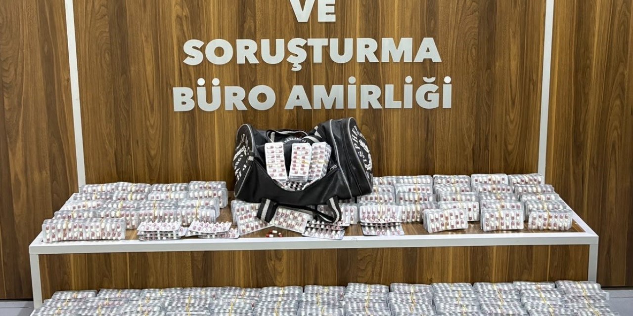 İzmir’de zehir tacirlerine operasyon: 9 bin uyuşturucu hap ele geçirildi