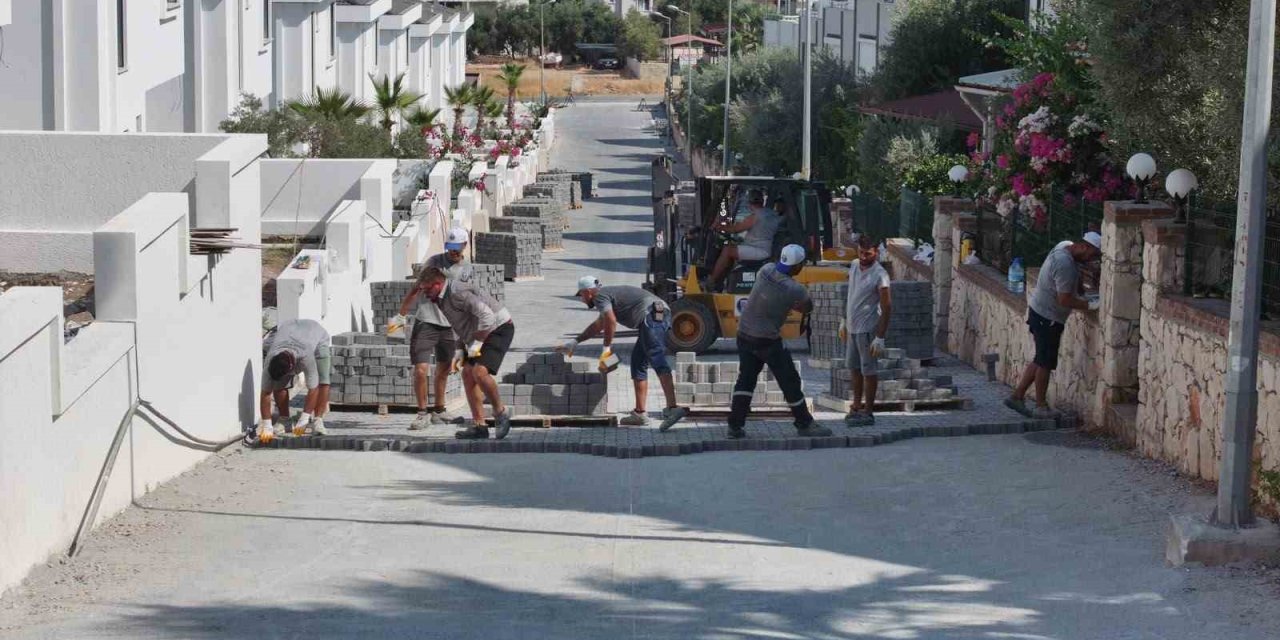 Didim Belediyesi Akbük’te parke taşı döşeme çalışmalarını sürdürüyor
