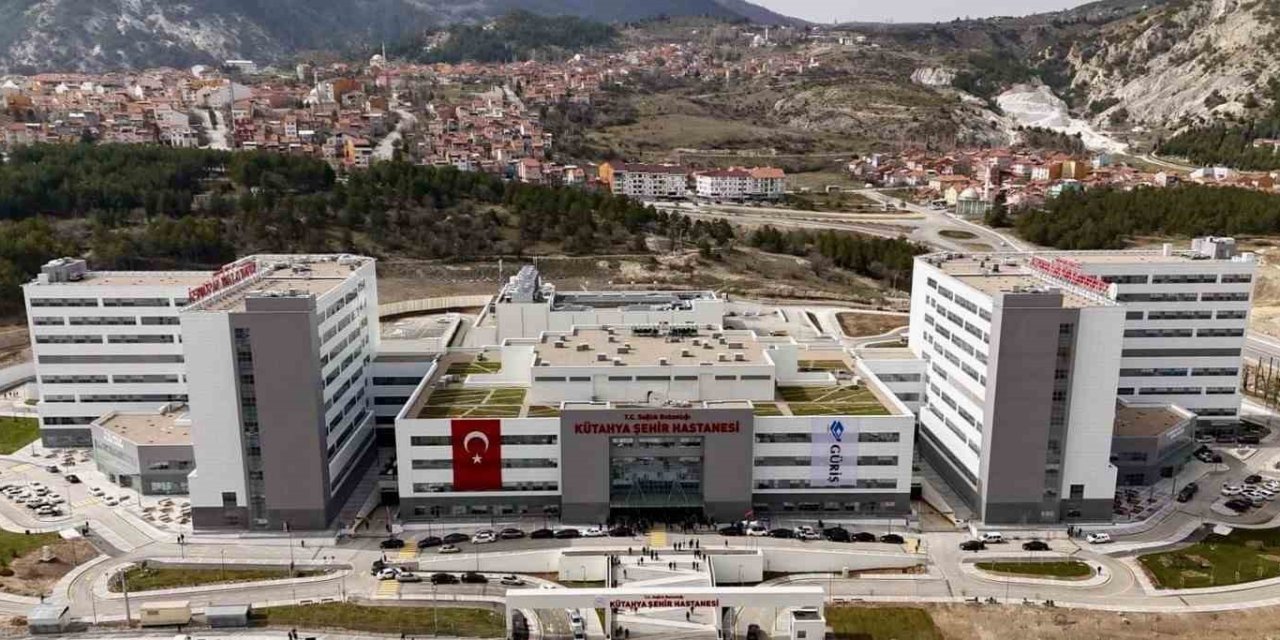 Kütahya Şehir Hastanesi’nde 76 yaşındaki kanser hastasına genel anestezisiz ameliyat