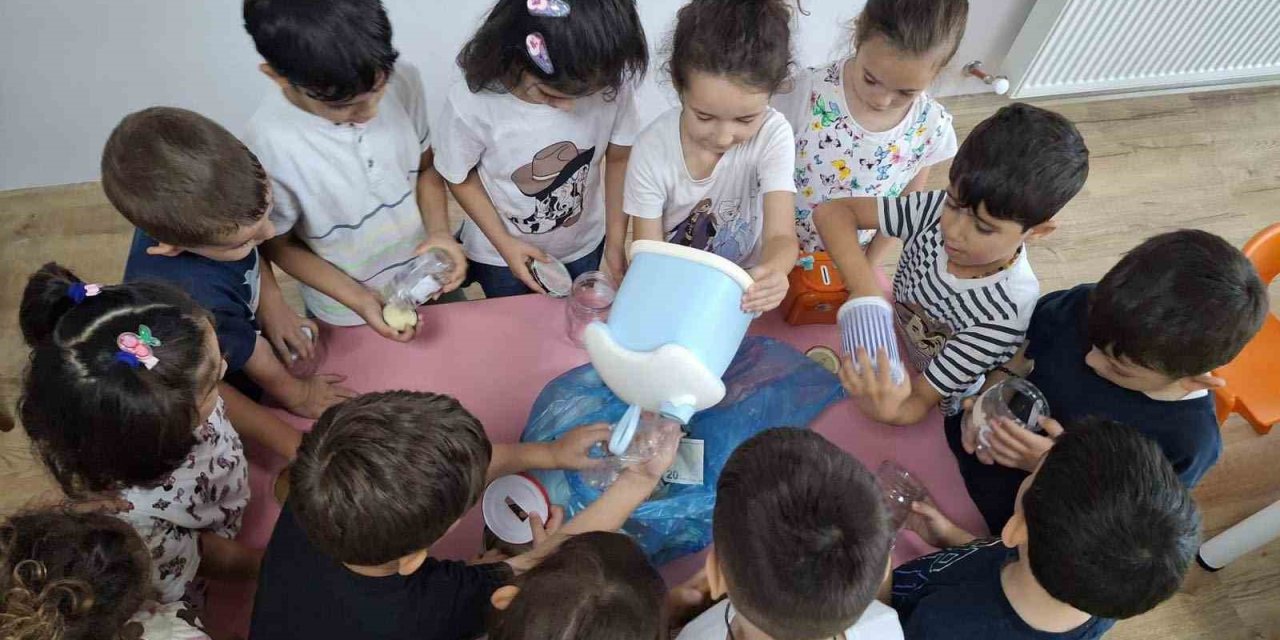 Kur’an kursu öğrencilerinden unutulmayacak bağış