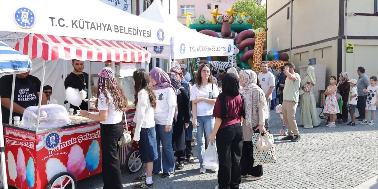 Kütahya’da çocuklar Germiyan Sokak’ta doyasıya eğlendi