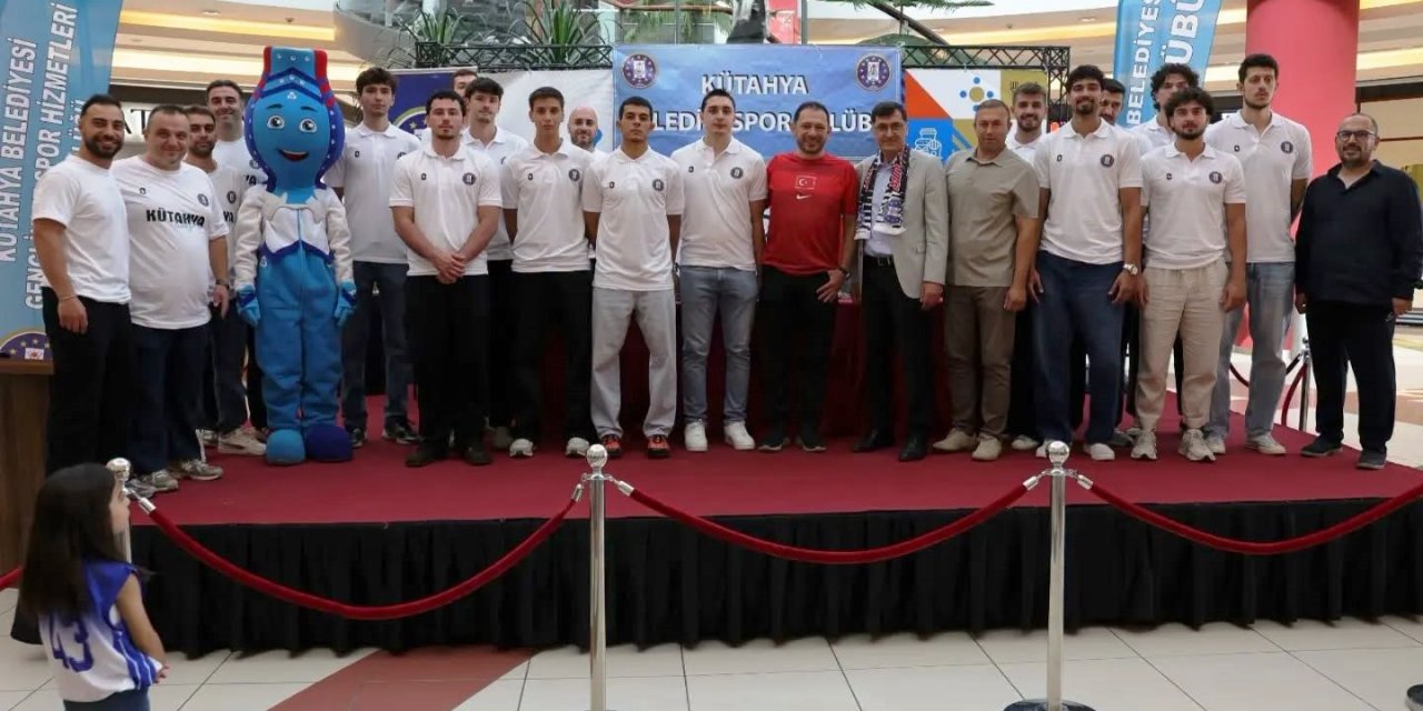 Kütahya Belediyespor Basketbol Takımı yeni sezon öncesi görücüye çıktı