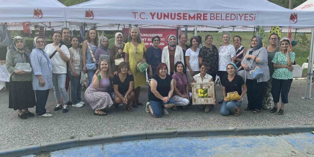 Kadınların el emeği ürünleri gece pazarında satışa çıktı