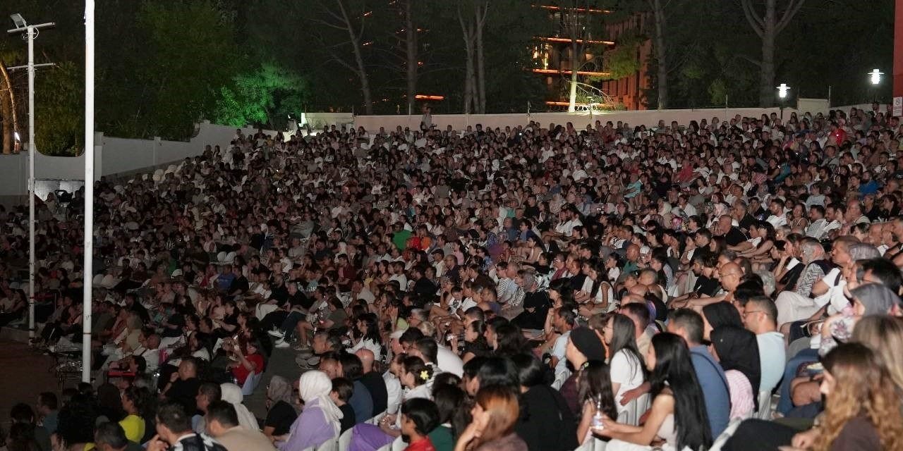 Denizli’de açık hava sinema günleri devam ediyor