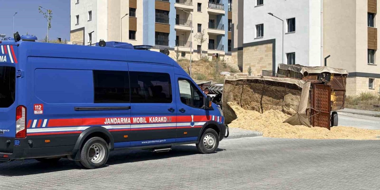 Yokuşta devrilen traktörün sürücüsü yaralandı