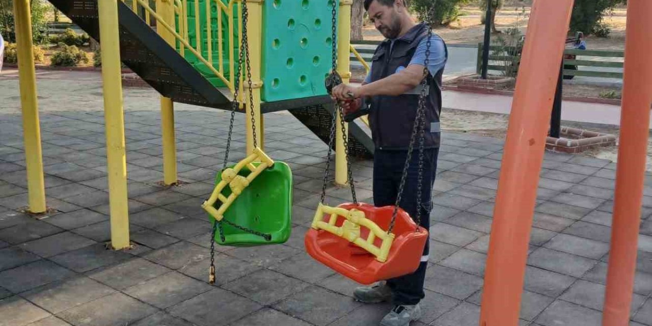 Didim Belediyesi parklarda bakım ve onarım çalışmalarını sürdürüyor