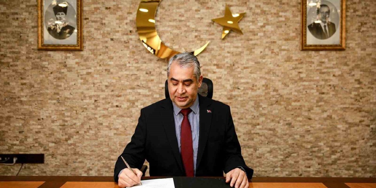ADÜ Rektörü Kent: "ADÜ ailesine katılan tüm öğrencilerimizi gönülden tebrik ediyorum"
