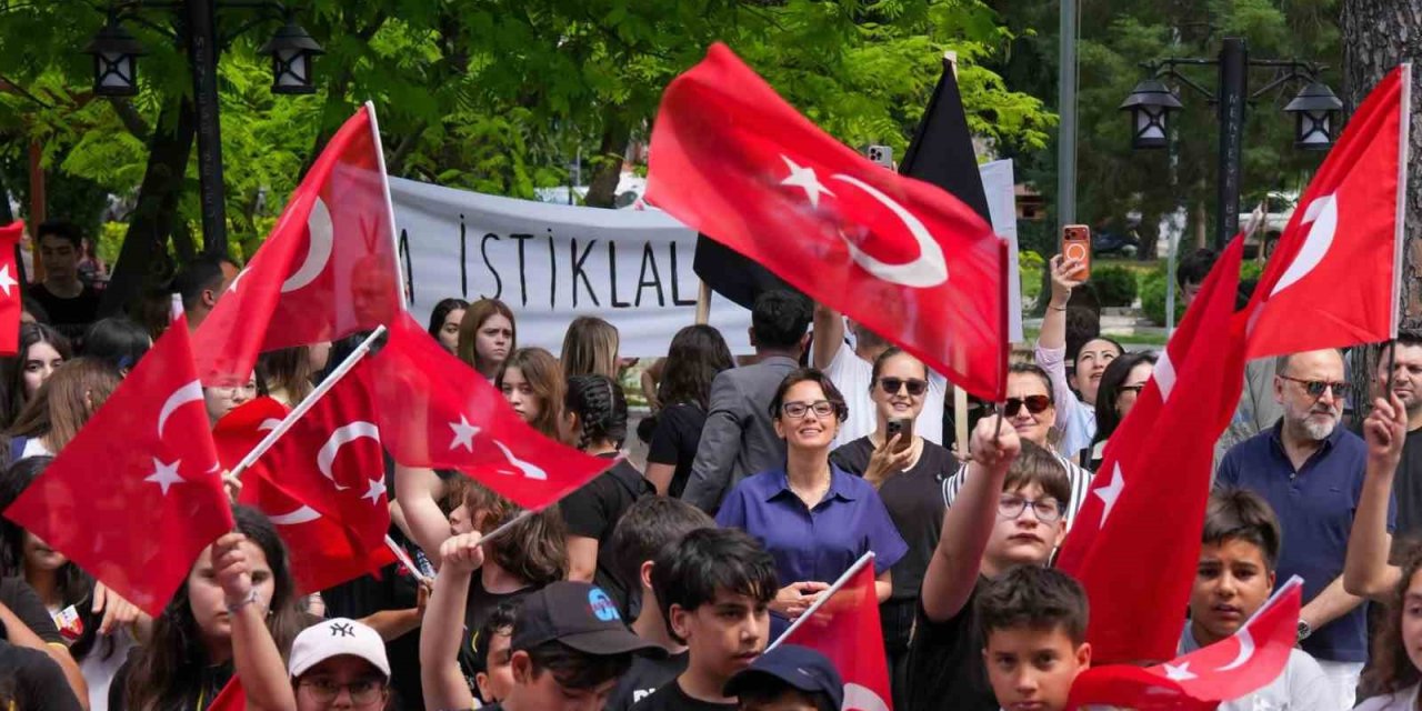 Menteşe Belediyesinden 30 Ağustos’ta her eve Türk Bayrağı kampanyası