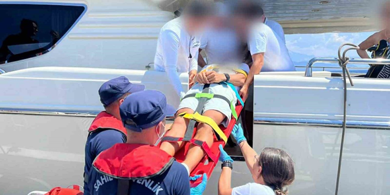 Fethiye’de özel teknede yaralanan vatandaşa tıbbi tahliye