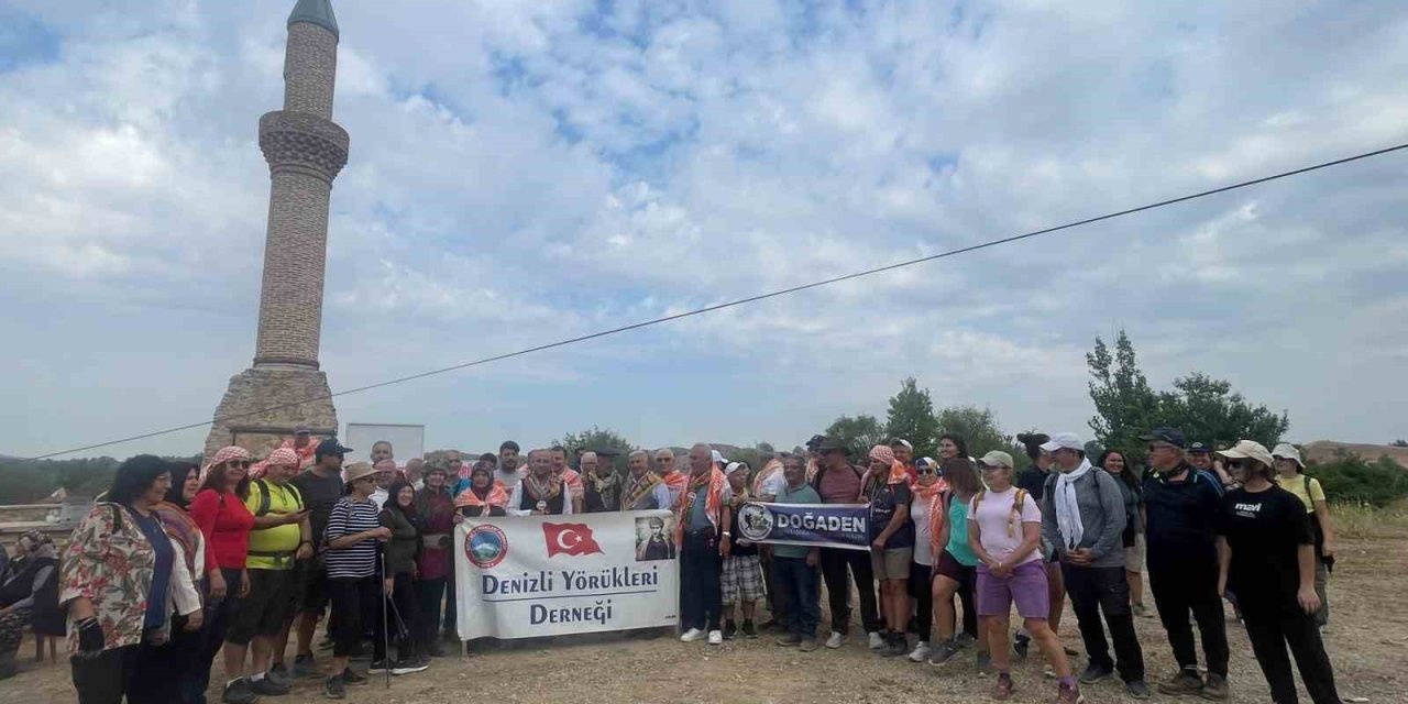 Çal’da geçmiş yeniden canlandı Deve ve atlardan oluşan kervan, asırlık güzergâhta yürüdü