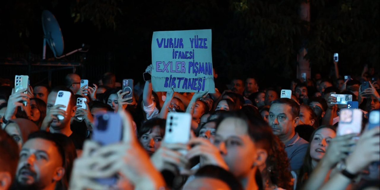 Tavas Zeybek Festivalinde Merve Özbey coşkusu yaşandı