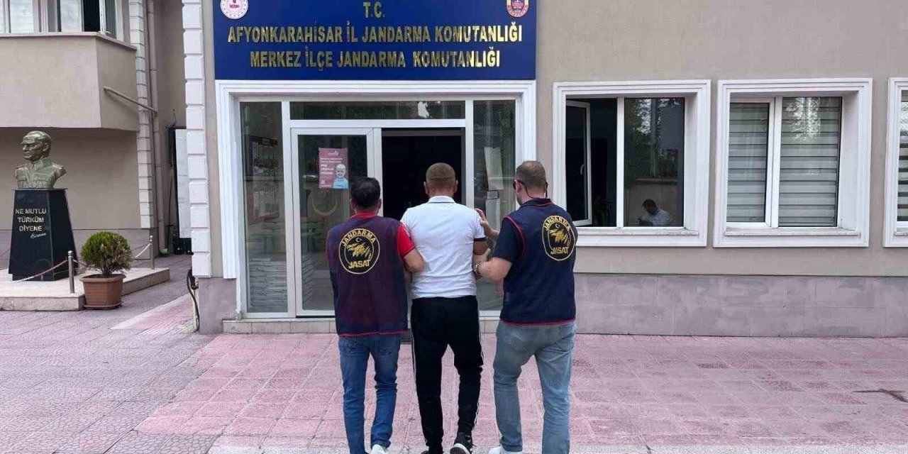 Jandarma 20 yıl hapis cezasıyla aranan şahsı yakaladı