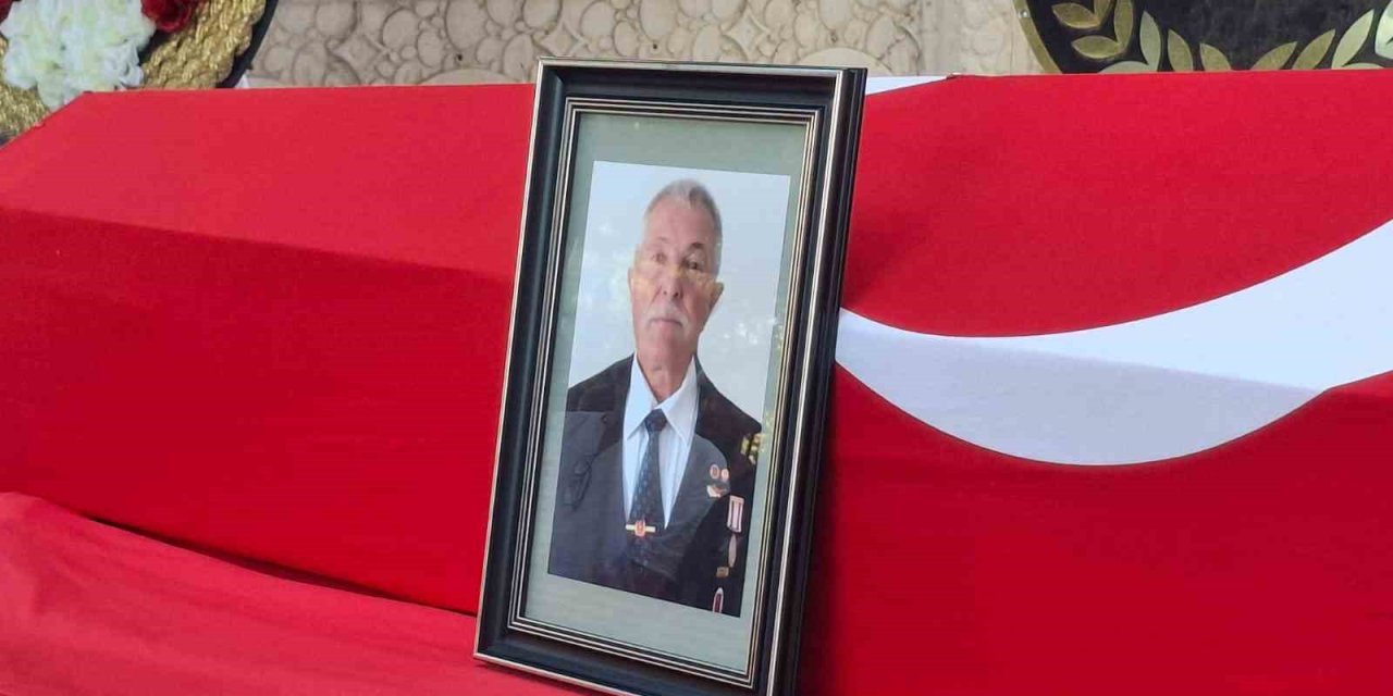 Didimli Kıbrıs Gazisi askeri törenle son yolculuğuna uğurlandı