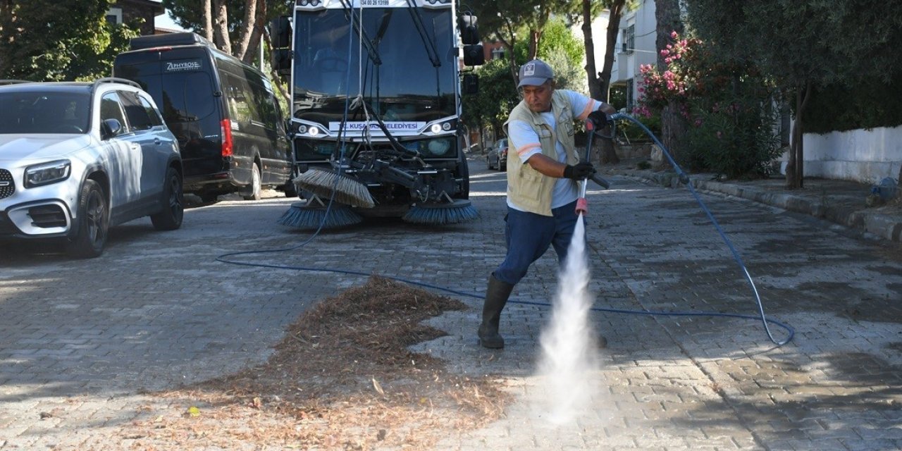 Kuşadası Belediyesi’nden yaz sezonunda yoğun temizlik mesaisi