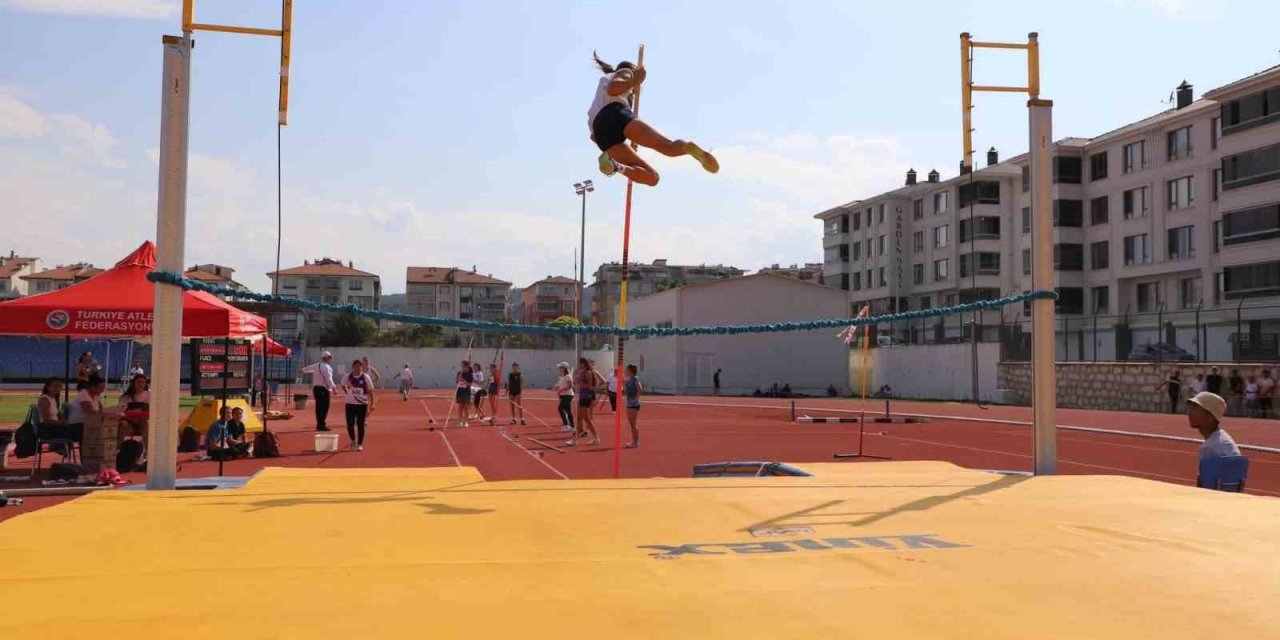 Kütahya’da 30 Ağustos Zafer Kupası’nda atletizm heyecanı sona erdi