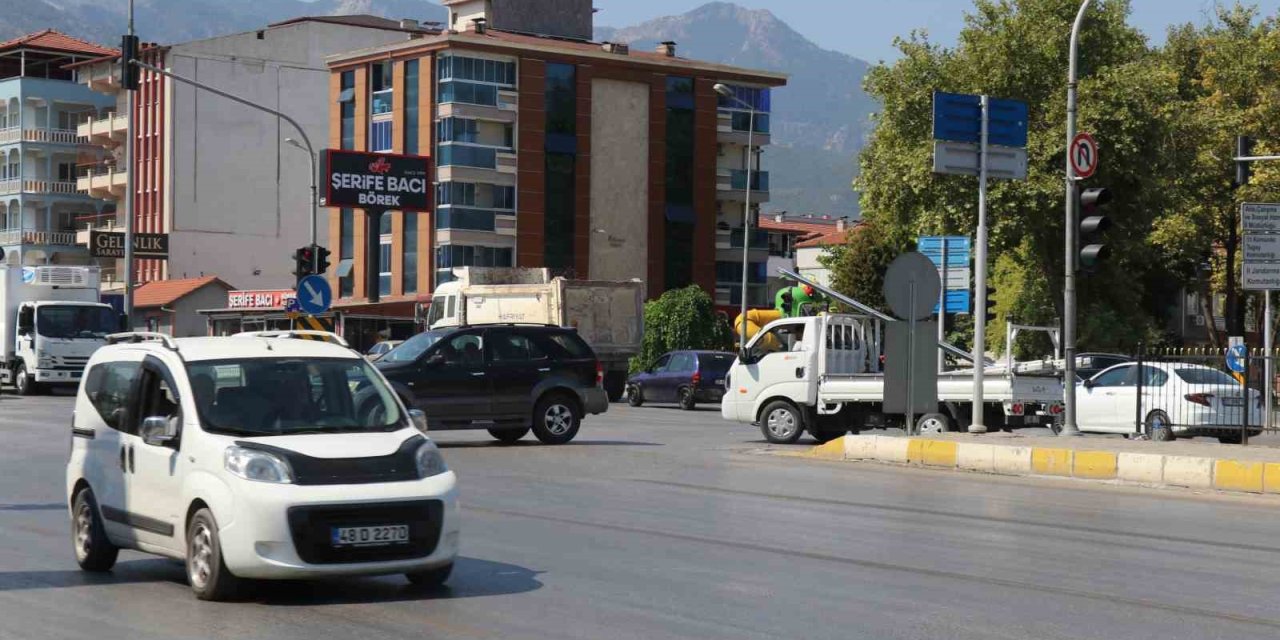 Kural tanımaz trafik magandaları kazaya davetiye çıkarıyor