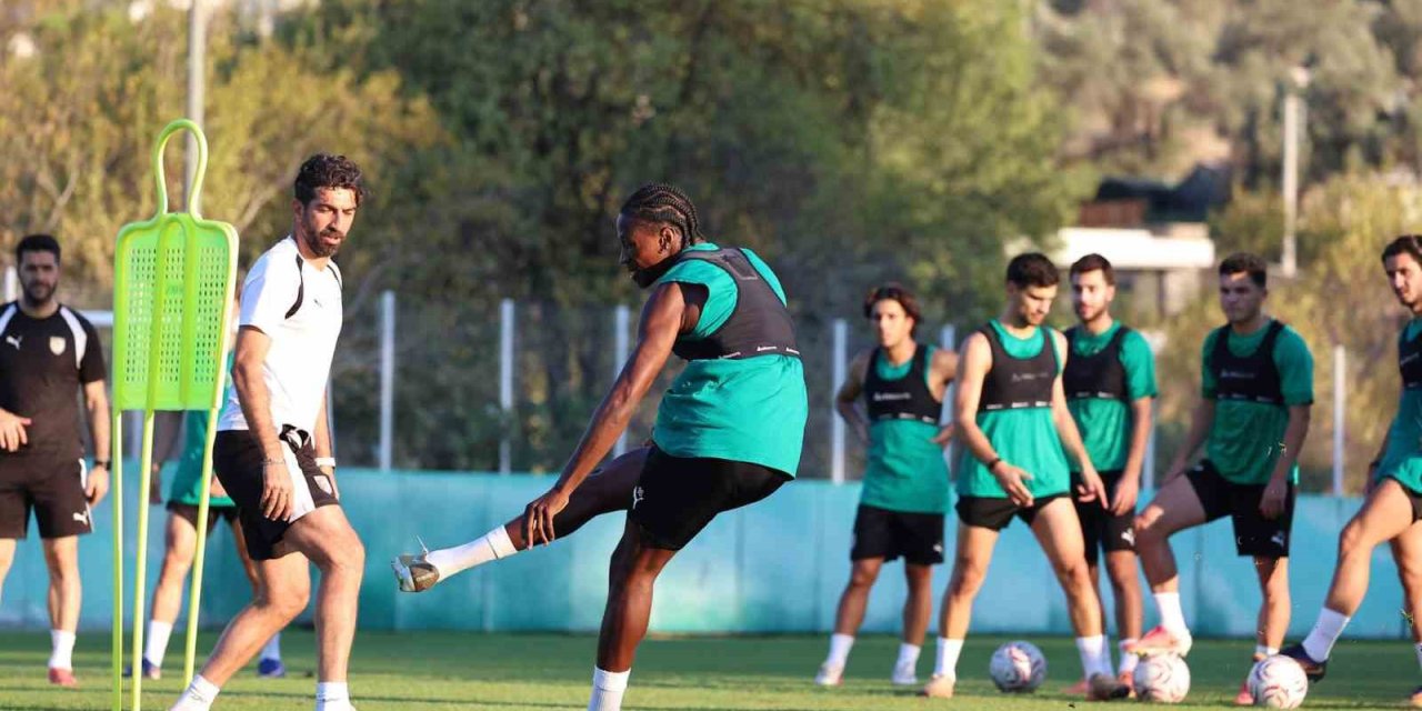 Bodrum FK Teknik Direktörü Burhan Eşer: "Sabırlı olmamız ve desteklememiz gerekiyor"