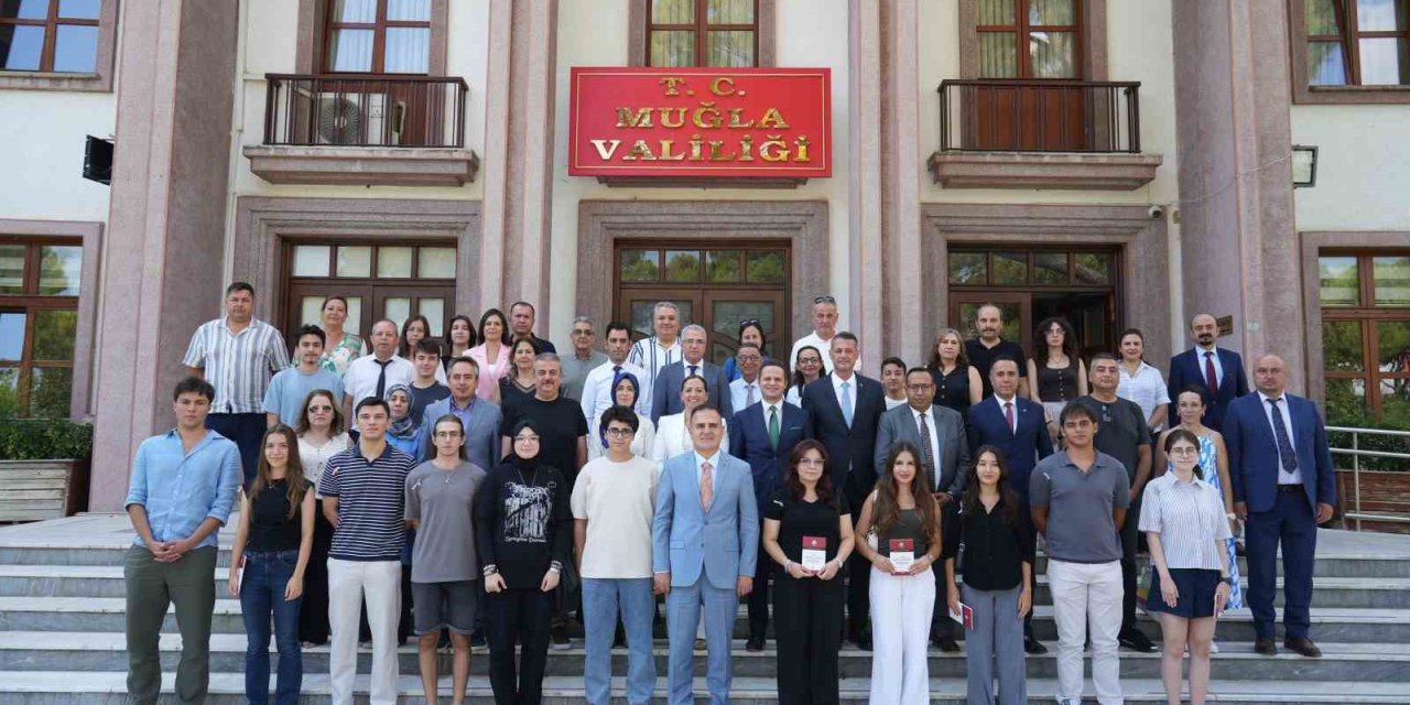 Vali Akbıyık: Türkiye Yüzyılı başarılı gençlerimizin sayesinde inşa edilecek