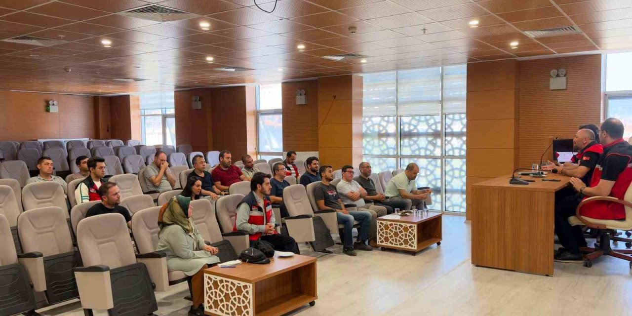 Kütahya’da kanatlı işletmelerinde biyogüvenlik eğitimi
