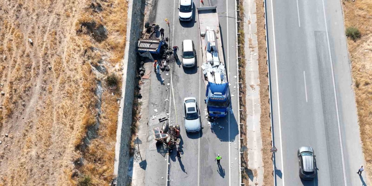 Aydın’da traktör tırla çarpıştı: 1 ölü, 2 yaralı