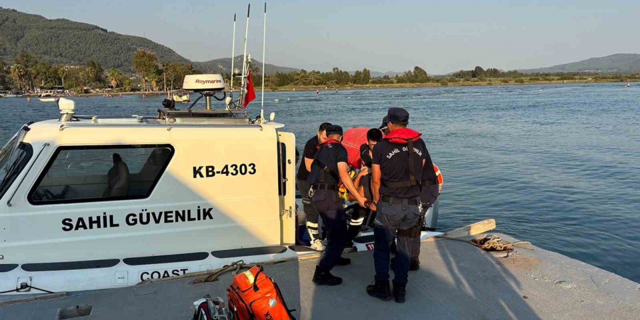 Sedir Adasında kayalıklardan üşen vatandaşa tıbbi tahliye