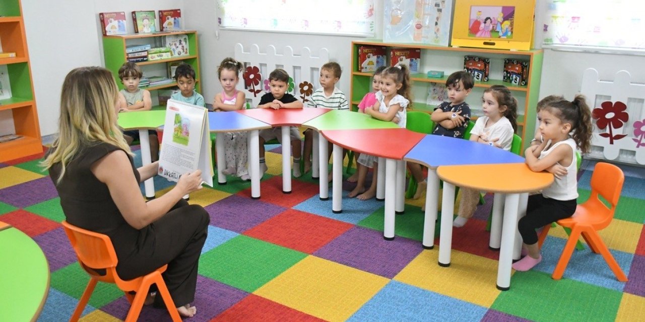 Kuşadası’nda miniklerin eğitim yolculuğu Çocuk Gelişim Merkezi’nde sürüyor