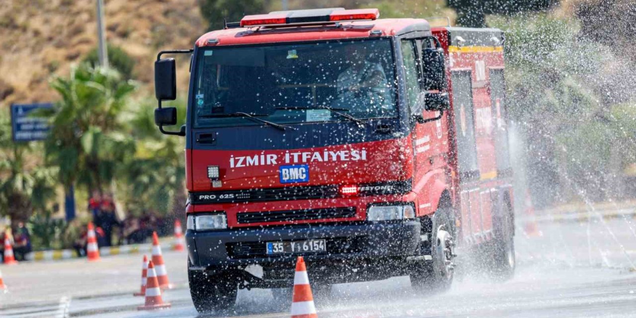 İzmir İtfaiyesi’nin şoförleri zorlu eğitimlerden geçiyor