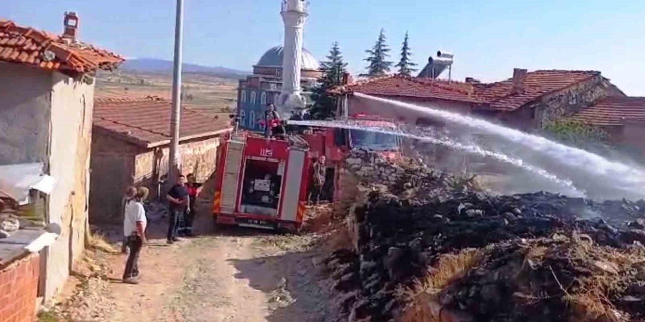 Tavşanlı’da yangın paniği: Alevler evlere ulaşmadan söndürüldü