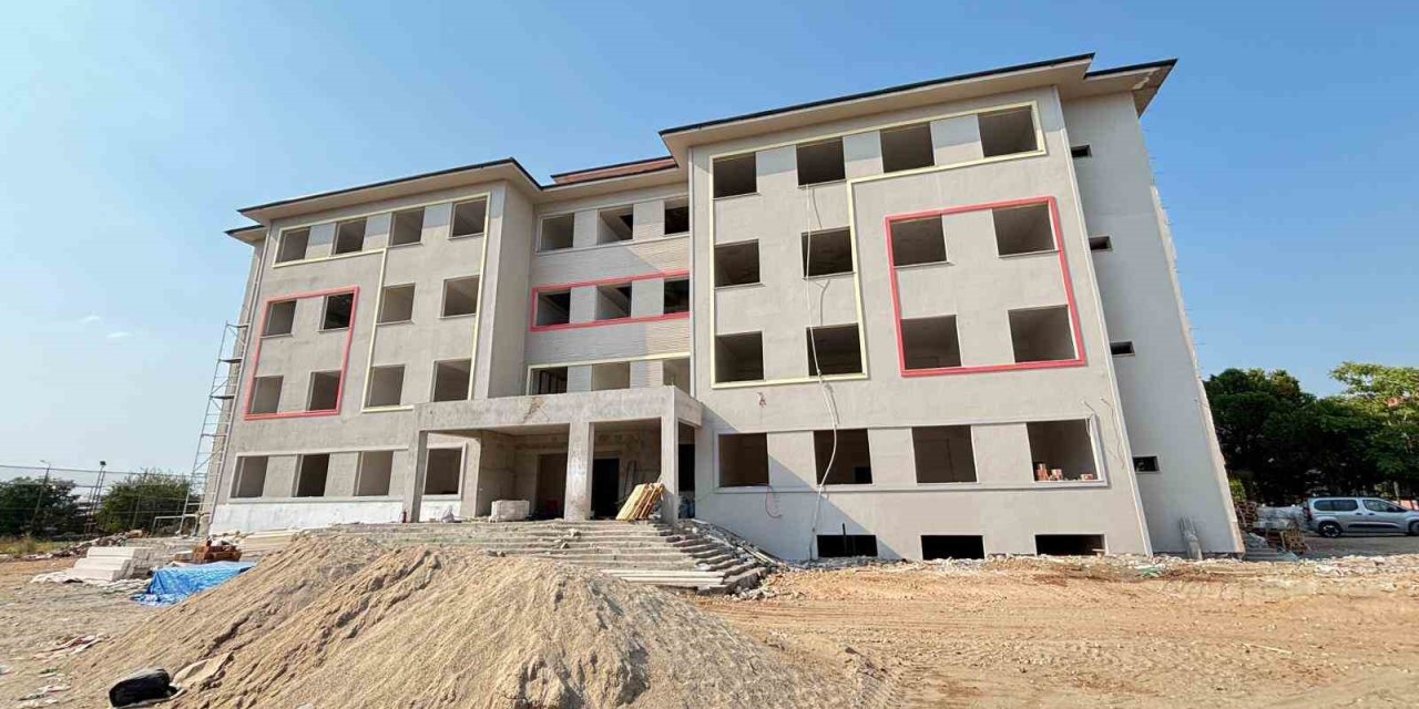 Manisa’da okullar yenileniyor