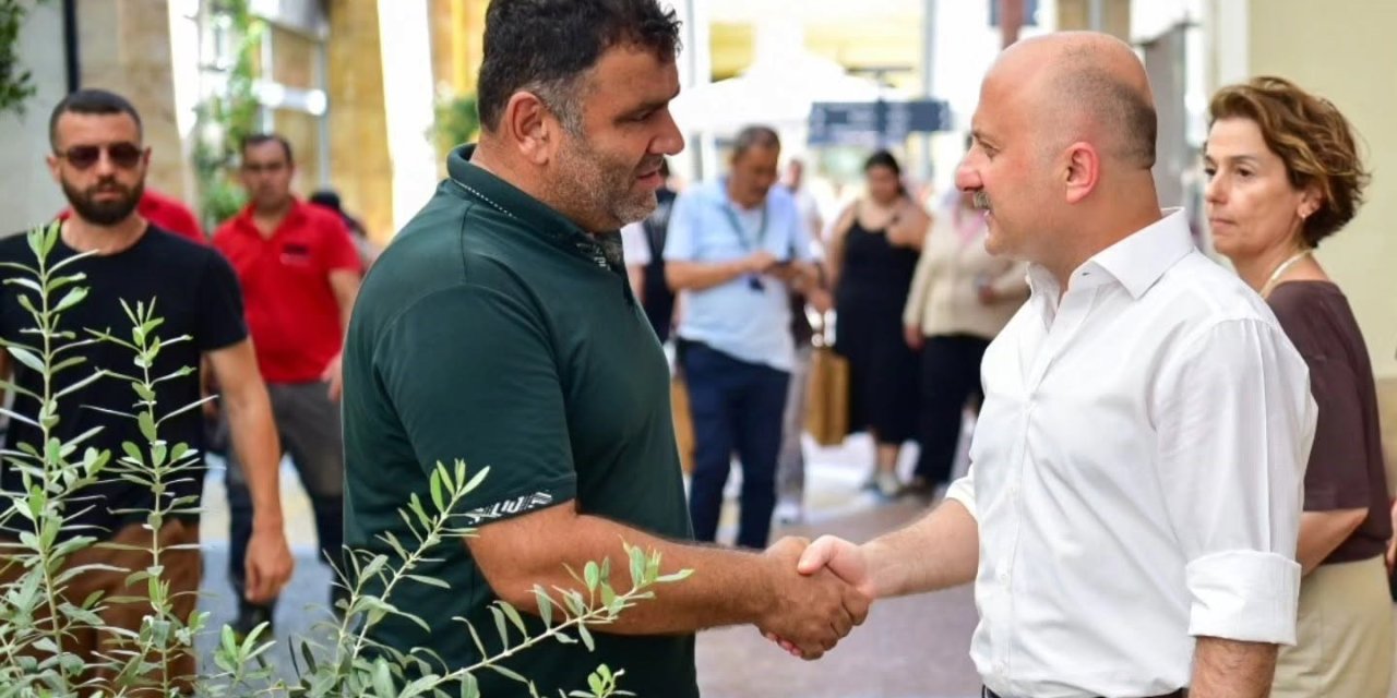 Vali Varol, alışveriş merkezinde vatandaş ve esnafla buluştu