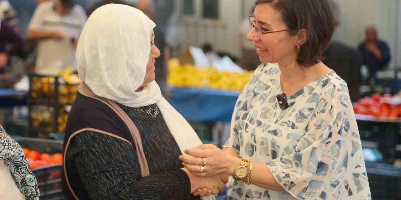 Uşak Belediye Başkan Vekili Terekeci Özkan, Şekerevleri Pazarı’nda esnaf ve vatandaşlarla buluştu