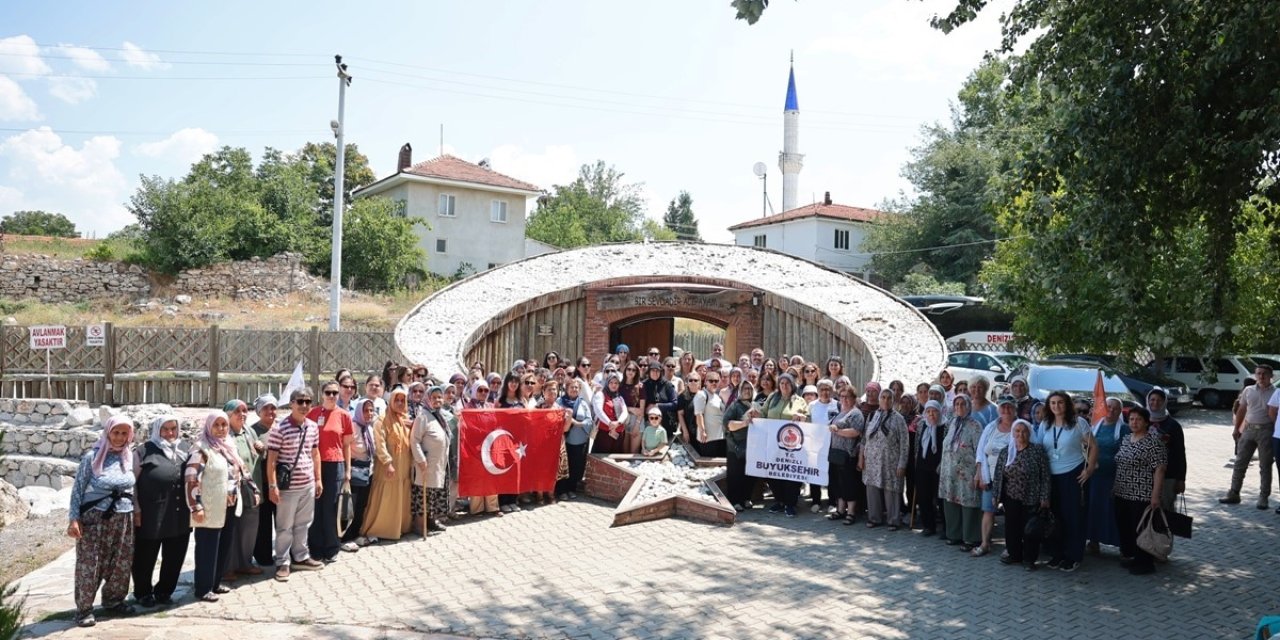 Kadınlar büyükşehrin gezi programıyla Denizli’yi keşfediyor