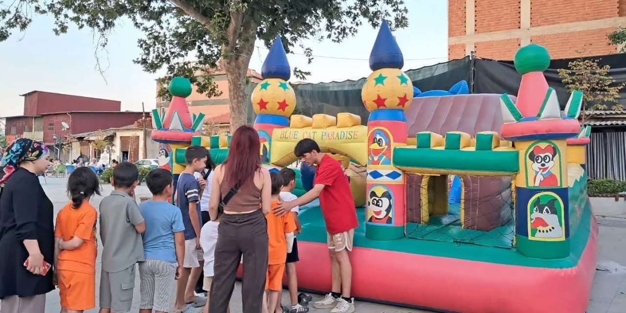 Sarıgöl’de çocukların yüzü şenlikle güldü