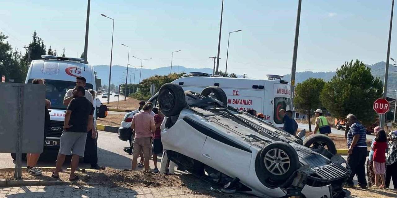 Seydikemer’de tır ile otomobil çarpıştı: 4 yaralı