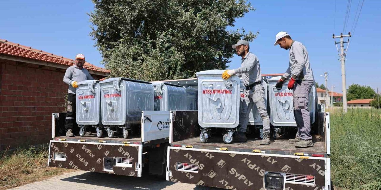 Çivril’de vatandaş istedi, belediye 285 yeni konteyner yerleştirdi