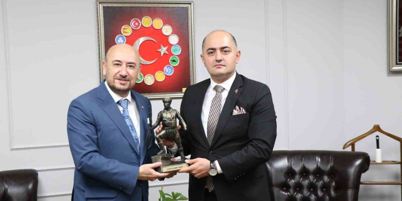 AYTO’dan Başsavcı Arısoy’a Aydın inciri ve efe hediyesi