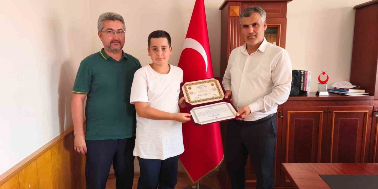 Nazilli’de hafızlığını tamamlayan öğrencilere belgeleri verildi