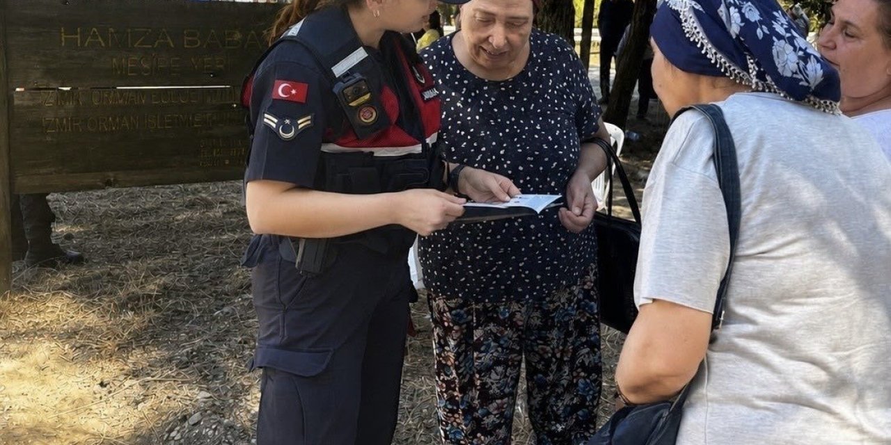 Kemalpaşa’da jandarmadan kadınlara ’KADES’ ve ’Kadına El Kalkamaz’ bilgilendirmesi
