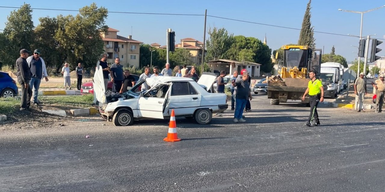 Manisa’da otomobil ile motosiklet çarpıştı: 4 yaralı