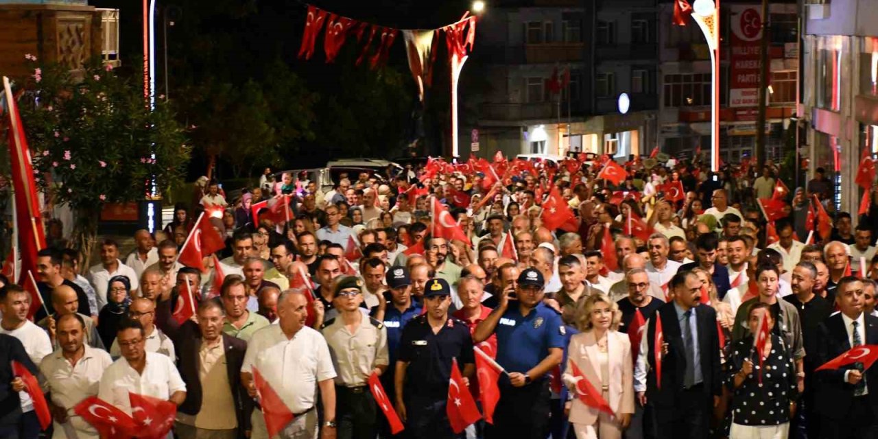 Demirci’de Kurtuluş Festivali görkemli kortej yürüyüşüyle başladı