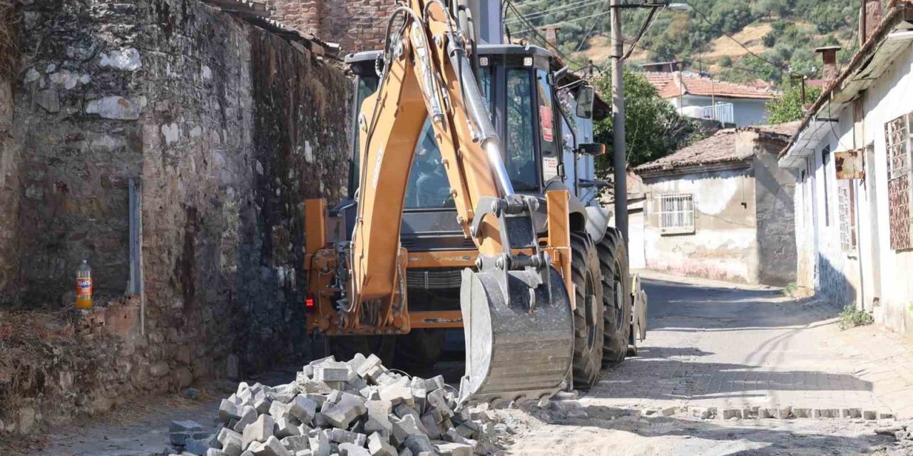 Koçarlı’da yol yenileme çalışmaları sürüyor
