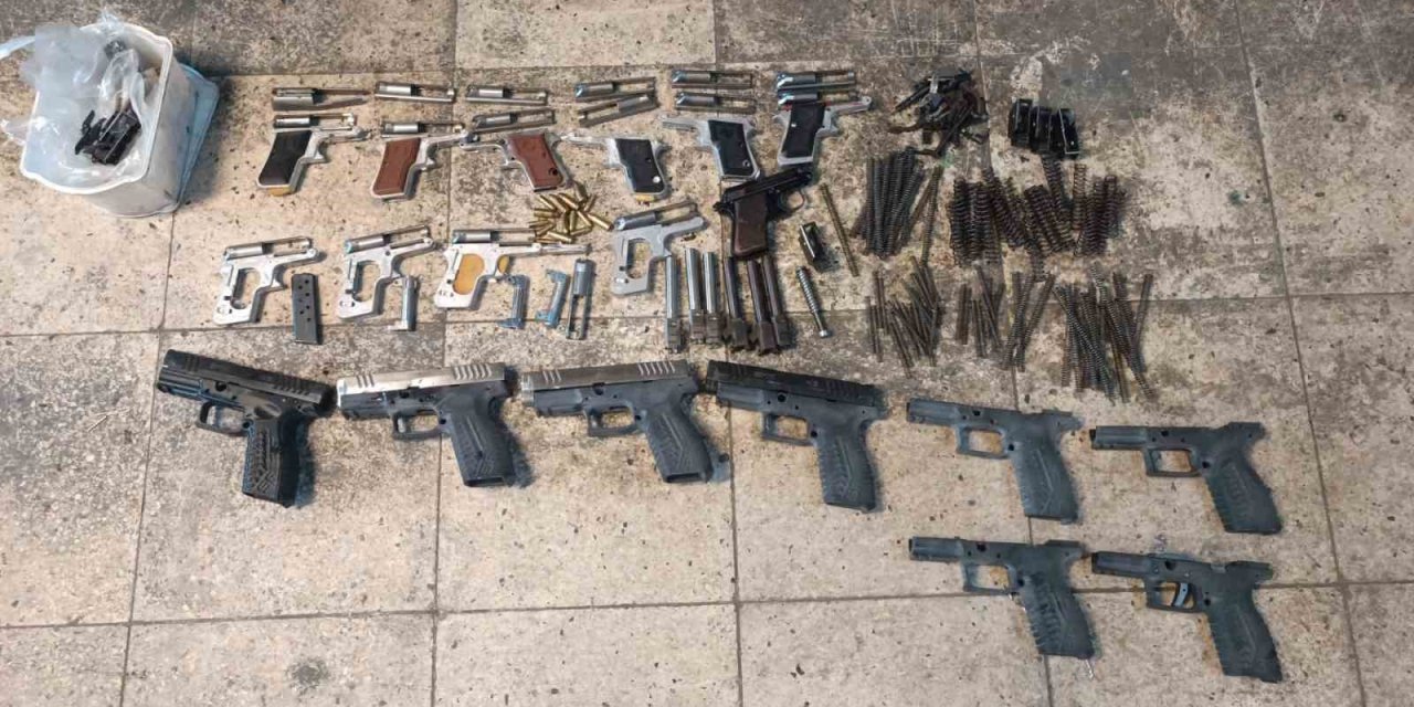 İzmir merkezli 2 ilde dev silah operasyonu: 13 gözaltı