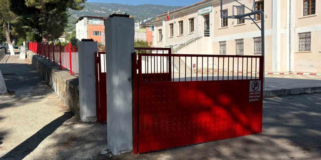 Bozdoğan Belediyesi okullarda çalışmalarını sürdürüyor